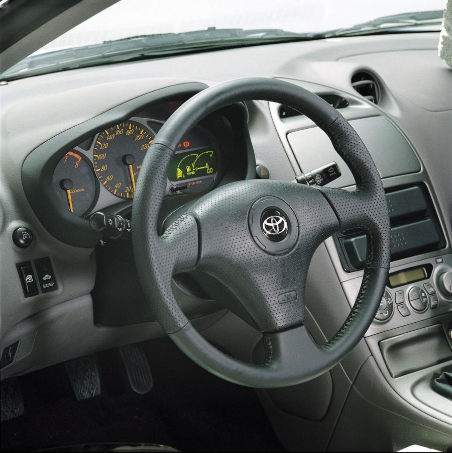  Toyota Celica 2000 года  (фото 17 из 53)